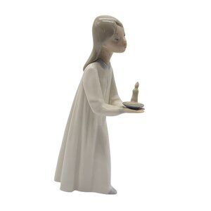 Lladro Handcrafted Porcelain Figurine Of Girl Holding Candle #4868 Retired